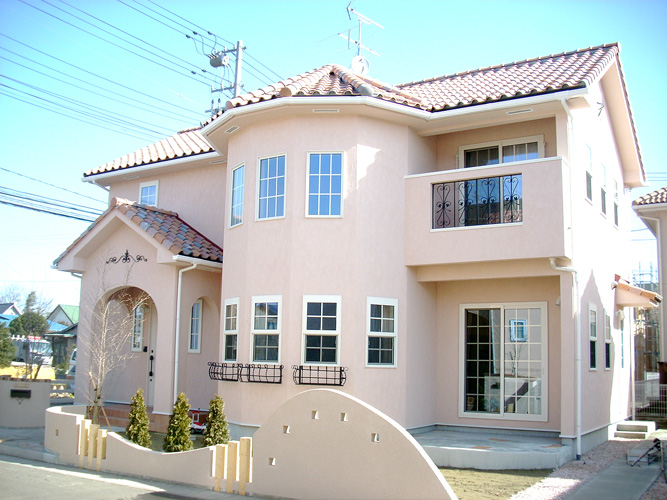 ピンク色の小さなお城のような可愛らしいお家です 仙台愛子の輸入住宅販売 施工なら富樫工業 トガシホーム ピンク色の小さなお城のような可愛らしいお家です 仙台愛子の輸入住宅販売 施工なら富樫工業 トガシホーム